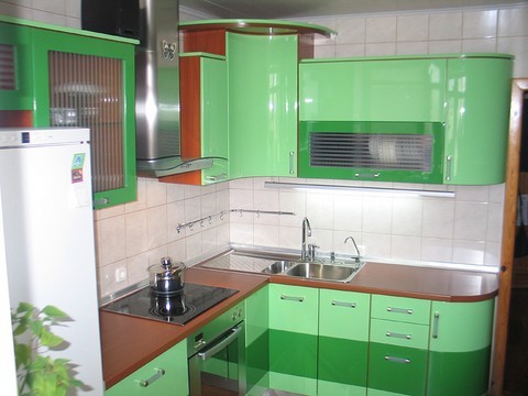 Кухни на заказ с крашенными фасадами Эмаль