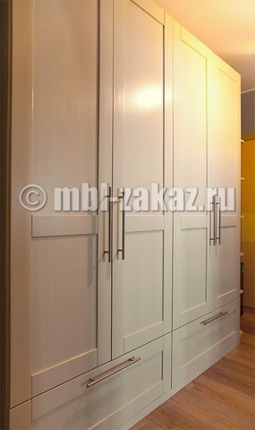 Шкаф массив