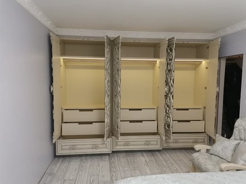 Шкаф распашной с декором Шкаф распашной с декором
